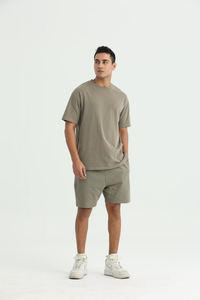 T-shirt décontracté noir uni de haute qualité pour homme, style simple et sombre, tissu brodé de qualité supérieure, prix bas - Product Image 4