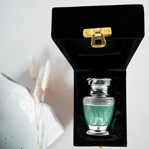 Urna Conmemorativa para Cenizas Humanas y de Mascotas, Pequeño Recuerdo con Grabado en Esmalte Blanco Niquelado, Capacidad de 200 Pulgadas Cúbicas, Estilo Americano - Product Image 2