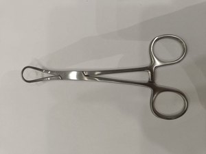 Pinza para Toallas Backhaus de 14 cm, Acero Inoxidable Alemán de Alta Calidad, por Metal Med Corporation MM-0426-13 - Product Image 3