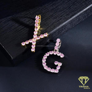 Collier élégant avec pendentif en diamant de laboratoire en forme de lettre R, avec pierres brillantes roses, bijoux de mode personnalisés de luxe - Product Image 2