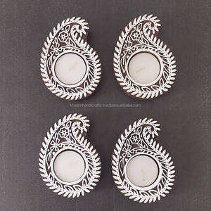 Porte-lampe décoratif en céramique avec illustration florale peinte à la main, parfait pour l'intérieur de la maison culturelle traditionnelle - Product Image 3