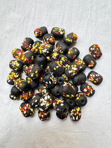 Perles de verre soufflé artisanales africaines en gros |   Ovale sculpté Krobo |   Emballage en vrac pour bijoux, boîte à pois turquoise, orange et noire - Product Image 3
