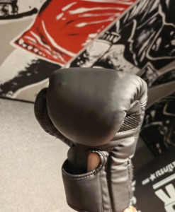 ถุงมือฝึกซ้อมมวยหนังแท้ 100% พร้อมสายรัดข้อมือ ปรับแต่งโลโก้ได้ ถุงมือชกมวย Winning - Product Image 5