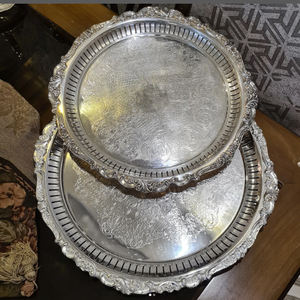 Nouveau Plateau de Service Décoratif Rond en Métal Aluminium Poli Argenté, Lot de 2, Style Vintage, Très Vendu, Qualité Premium - Product Image 1