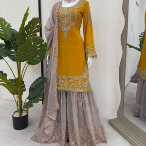 Salwar Kameez de Tela Georgette Sintética con Bordado Interior, Adorno de Perlas y Encaje Elegante - Ropa Tradicional para Fiestas - Product Image 1