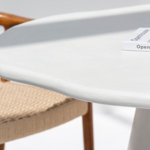 Mesa de Comedor Irregular de Microhormigón Vandana Aureo Arion con Diseño Moderno - Product Image 4