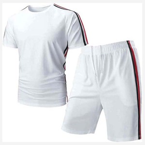 ชุดเสื้อยืดและกางเกงขาสั้นผู้ชายแบบ OEM สั่งทำได้ รุ่นใหม่สำหรับฤดูร้อน ชุดสองชิ้น ผ้าฝ้าย แขนสั้น ชุดลำลอง ออกแบบลายทางพร้อมโลโก้สั่งทำ ปี 2026 - Product Image 1