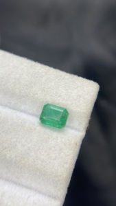Émeraude naturelle certifiée du Zambie, taille octogonale, pierre à bon lustre, pierre précieuse non montée pour la création de bijoux, 1,01 carat - Product Image 2