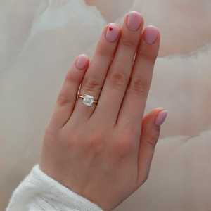 Bague de fiançailles en or 14 carats avec diamant de laboratoire certifié IGI de 2 carats taille coussin, sertie sur 4 griffes, ultra-fine, solitaire, alliances de mariage, vente en gros - Product Image 2