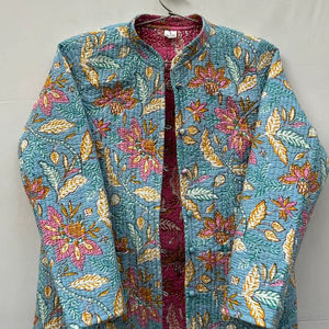 เสื้อแจ็คเก็ตผ้าฝ้ายพิมพ์ลายดอกไม้สำหรับผู้หญิง ระบายอากาศได้ดี เป็นมิตรกับสิ่งแวดล้อม เสื้อโค้ทฤดูหนาวตกแต่งกระดุม แบบปกติ สไตล์กันตะ - Product Image 1