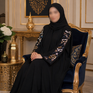 Abaya Modeste de Luxe |   Robe musulmane noire Nida avec manches ornées de pierres brodées à la main, tenue islamique élégante pour femmes - Product Image 4