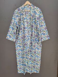 Bata Kimono con Estampado Botánico Azul y Rosa, Hecha a Mano con Técnica de Bloqueo, con Cinturón - Product Image 3