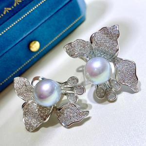 Boucles d'oreilles vintage haut de gamme à clip, perles naturelles en forme de diamant d'eau douce, clips d'oreille pour femmes, bijoux en gros - Product Image 1