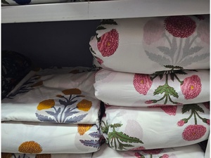 Tissu en coton 100% imprimé à la main en Inde pour la vente en gros et un usage quotidien - Product Image 3