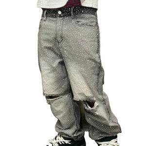 เพิ่มความโดดเด่นให้กับลุคยามเย็นของคุณด้วยกางเกงยีนส์ประดับเพชรคุณภาพพรีเมียม - Product Image 3