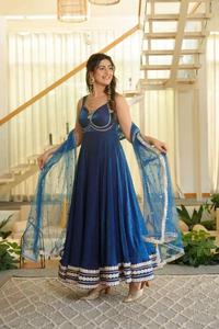 Conjunto de Vestido y Pantalón de Diseñador en Tela Premium con Detalles Elegantes para Mujer, Ropa Étnica para Fiestas, Colección de Moda Festiva - Product Image 5