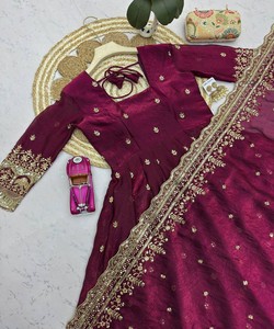 Salwar Kameez en soie marron avec dupatta, tenue traditionnelle pour femmes, pour mariage et fêtes, vêtements indiens et pakistanais 85156 SAI- SSC – 718 - Product Image 3