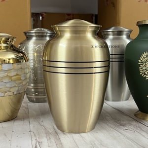 Urnes funéraires en laiton de qualité supérieure pour cendres humaines, Urne ShesUrn en laiton avec bandes motif « Freedom Orbits », Urnes à cendres en laiton artisanales - Product Image 1