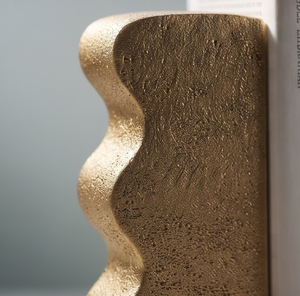 Porte-livres sculpturaux en aluminium de style Art déco, design moderne et décoratif, avec motif ondulé - Porte-livres décoratifs multi-pièces pour adultes - Product Image 2