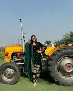 Ensemble Kurti / Bas / Dupatta traditionnel léger en velours de viscose pur de style islamique avec broderie complète - Product Image 5