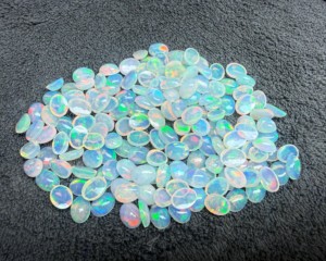 Opale d'Éthiopie de qualité supérieure, cabochon ovale – Opale de feu Welo naturelle, pierre brute pour bagues, pendentifs et bijoux personnalisés - Product Image 2