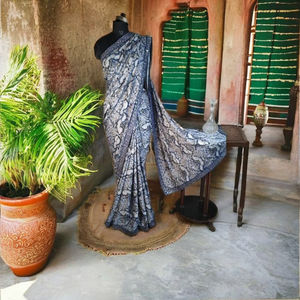 Saree en soie avec chemisier en dentelle Vêtements indiens et pakistanais - Product Image 1