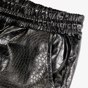 Shorts en cuir synthétique imitation crocodile personnalisés pour hommes, streetwear hip hop, coupe ample, taille élastique, shorts cargo d'été - Product Image 6