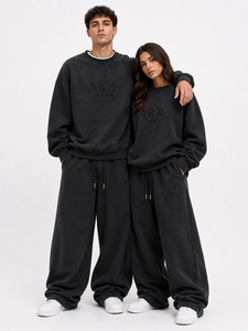 Sweat-shirt ample à col rond avec broderie personnalisée, gris foncé, et pantalon large assorti en molleton épais – Ensemble pull d'hiver - Product Image 4