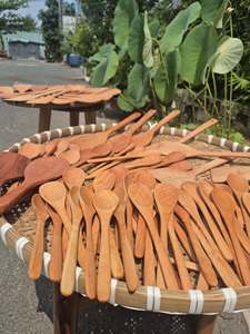 Cuillère en bois naturel fabriquée au Vietnam, à long manche, pour la soupe, le riz, le café, le mélange et la cuisine quotidienne. - Product Image 5