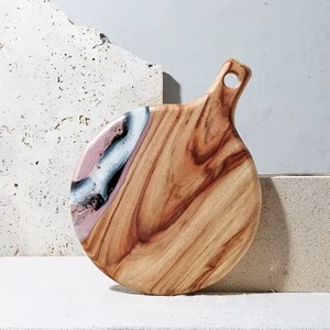 Planche à découper en bois personnalisable de forme rectangulaire avec incrustation en résine, bloc de découpe écologique naturel, design antidérapant - Product Image 3