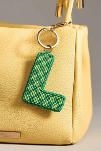 ABDUL REHMAN ENTERPRISES Llavero con Letra L Bordada a Mano 100% Hecho a Mano con Cuentas Verdes a Cuadros y Abalorios Personalizados - Product Image 2