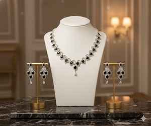 Conjunto de Collar Tribal de Latón Hecho a Mano en Oferta, con Joyería Étnica Audaz para Danza Folclórica, Eventos Culturales y Uso en Estilismo de Moda - Product Image 6