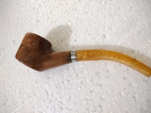 Pipe à herbes en bois faite à la main, forme naturelle, artisanat rustique, durable, objet d'art de collection - Product Image 5