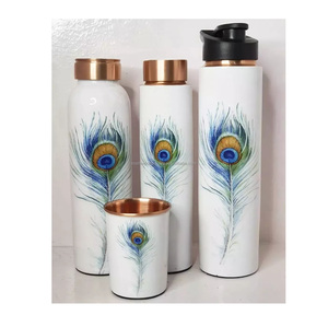 Bouteille d'eau en cuivre artisanale, idéale pour la maison, le bureau et les voyages, favorisant le bien-être, l'hydratation et la santé. - Product Image 6