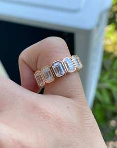 Anillo de Eternidad Completo de Oro Sólido de 14K con Moissanita de Corte Esmeralda Engastada en Bisel, Anillo de Boda de Oro Sólido, Joyería Fina para Aniversario, Regalo para Ella - Product Image 4