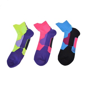 Calcetines Deportivos Transpirables Hechos a Medida, de Secado Rápido, con Spandex/Nylon/Algodón, para Verano, con Logotipo en el Puño, para Baloncesto y Gimnasio - Product Image 6
