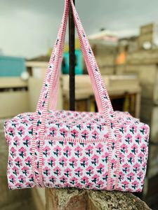 Sac de voyage matelassé en coton imprimé à la main grande capacité, élégant et tendance, sac de week-end et de nuit pour maman - Product Image 4