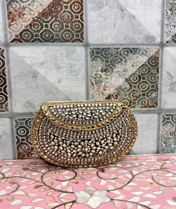 Mini pochette en laiton Kundan dorée, pour soirée, avec diamants et fermeture à boucle, par byf s international - Product Image 2
