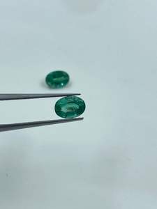 พลอยมรกตสีเขียวธรรมชาติคุณภาพสูง รูปทรงวงรี สำหรับทำเครื่องประดับ - Product Image 2