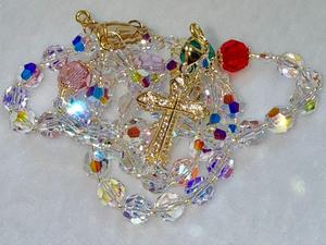 Chapelet catholique en perles de cristal avec croix dorée et perles facettées colorées, bijoux religieux - Product Image 2