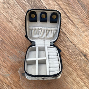 Nuevo joyero de viaje pequeño de cuero mecanizado a mano personalizado para mujer, organizador, caja de almacenamiento para anillo de joyas de piel de vaca, pendiente, collar - Product Image 5