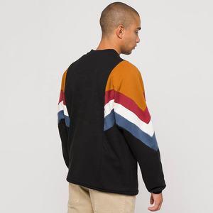 Sudadera de Forro Polar para Hombre, Color Negro, con Bloques de Color y Rayas Chevron en las Mangas, Cuello Redondo, Manga Larga, Logotipo Personalizado, OEM, ODM, Ropa al por Mayor - Product Image 2