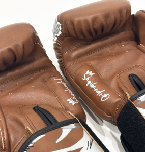 ถุงมือชกมวยหนังเทียมพรีเมียม กันน้ำ ปรับขนาดได้ 8oz-16oz ออกแบบมาเพื่อการฝึกซ้อมระดับมืออาชีพ - Product Image 6