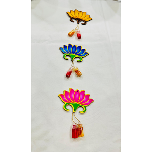 งานฝีมือประดับผนังรูปดอกบัวพร้อมขวดบรรจุฮัลดีคุมคุม สำหรับตกแต่งงานแต่งงานและของขวัญในเทศกาลแบบดั้งเดิมของอินเดีย - Product Image 6