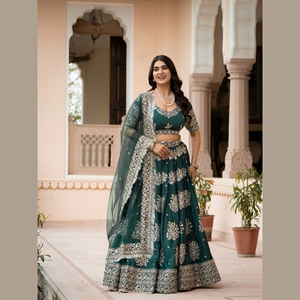 Lehenga Choli de Crepé Francés con Bordado de Lentejuelas Zari, de Secado Rápido, para Bodas y Fiestas, Atuendo Elegante de Diseñador - Product Image 1