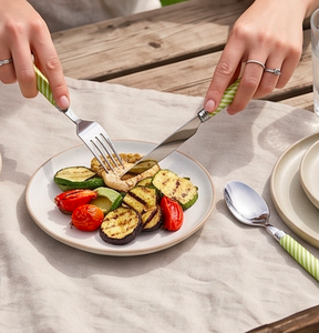 Ensemble de couverts modernes 5 pièces en acier inoxydable avec manches rayées vertes, compatibles lave-vaisselle, pour les fêtes et la table - Product Image 3