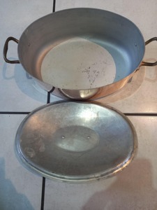Superbe Casserole en Cuivre avec Couvercle, Forme Ronde, Diamètre 33 cm, Poignées en Acier Inoxydable, Ustensile de Cuisine en Métal Durable - Product Image 4