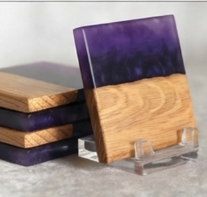 Posavasos Moderno Cuadrado de Madera y Resina Morada, Antideslizante, para Mesa, Accesorio Elegante para Comedor - Product Image 4