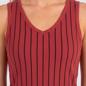 Camiseta sin mangas de punto a rayas para mujer, cuello redondo asimétrico, sin mangas, con rayas rojas y negras, ropa deportiva para mujer - Product Image 4