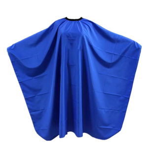 Capa de Peluquería de Secado Rápido, Desechable, Impermeable, Ligera, de Poliéster, con Impresión de Logotipo Personalizado, Servicio OEM, Hebilla de Acero Inoxidable - Product Image 2